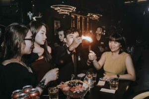 ao-thuat-tuong-tac-ban-tiec-thue-ao-thuat-gia-sinh-nhat