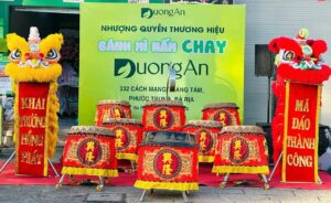 cho-thue-mua-lan-khai-truong