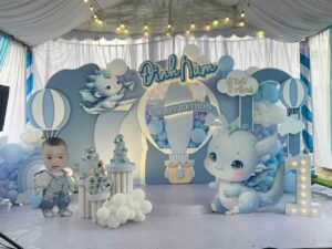 trang-tri-thoi-noi-be-trai-khinh-khi-cau-long-lay