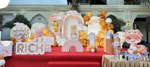 decor-backdrop-tuoi-ty-mau-nau