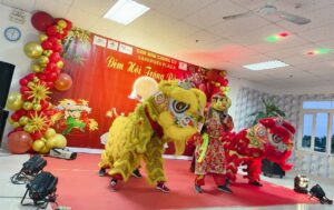thue-mua-lan-khai-truong-bao-nhieu-tien