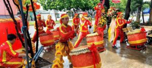 mua-lan-khai-truong-bao-nhieu-tien