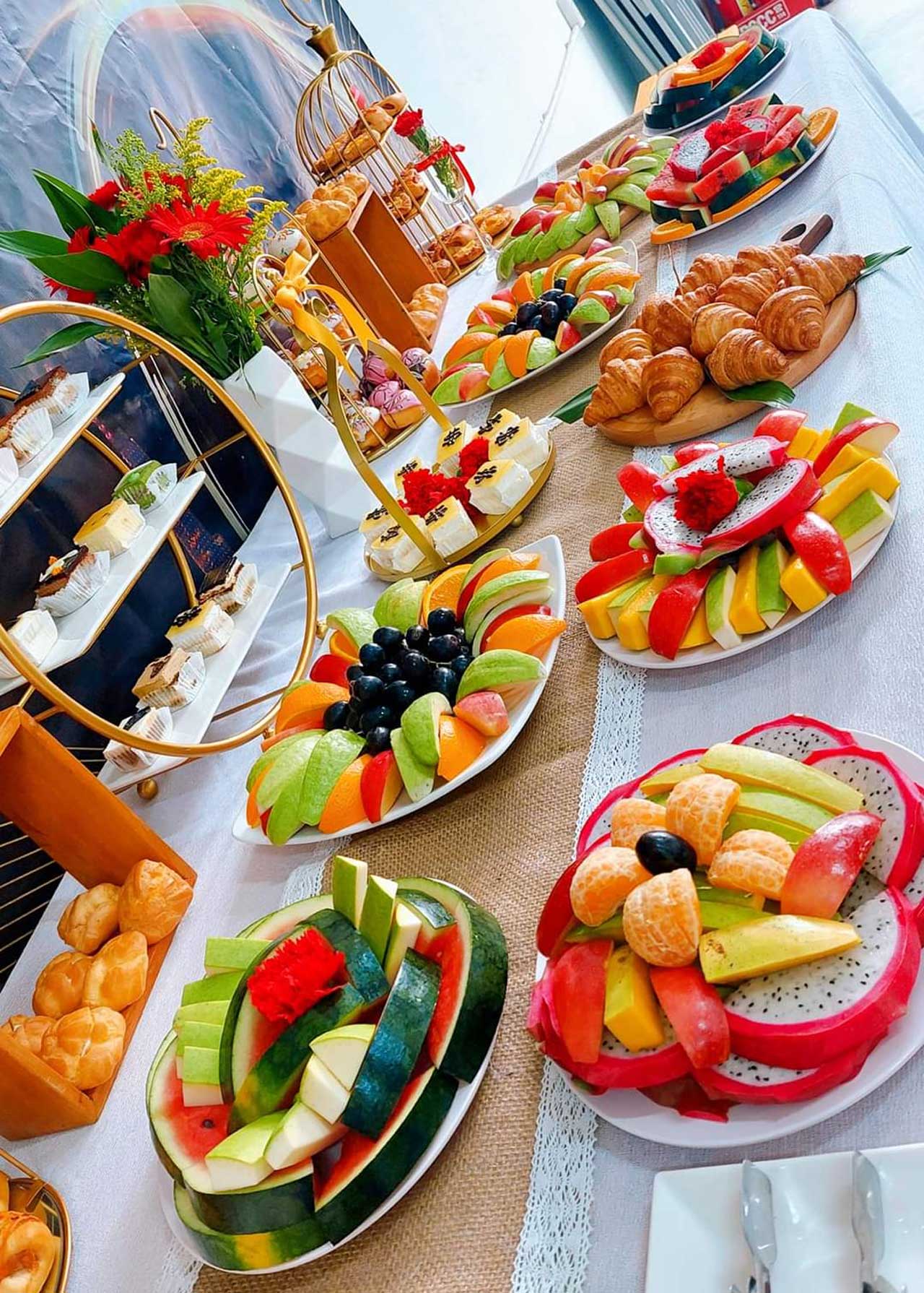ban-tiec-banh-ngot