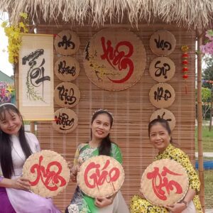 trang-tri-tieu-canh-Tet