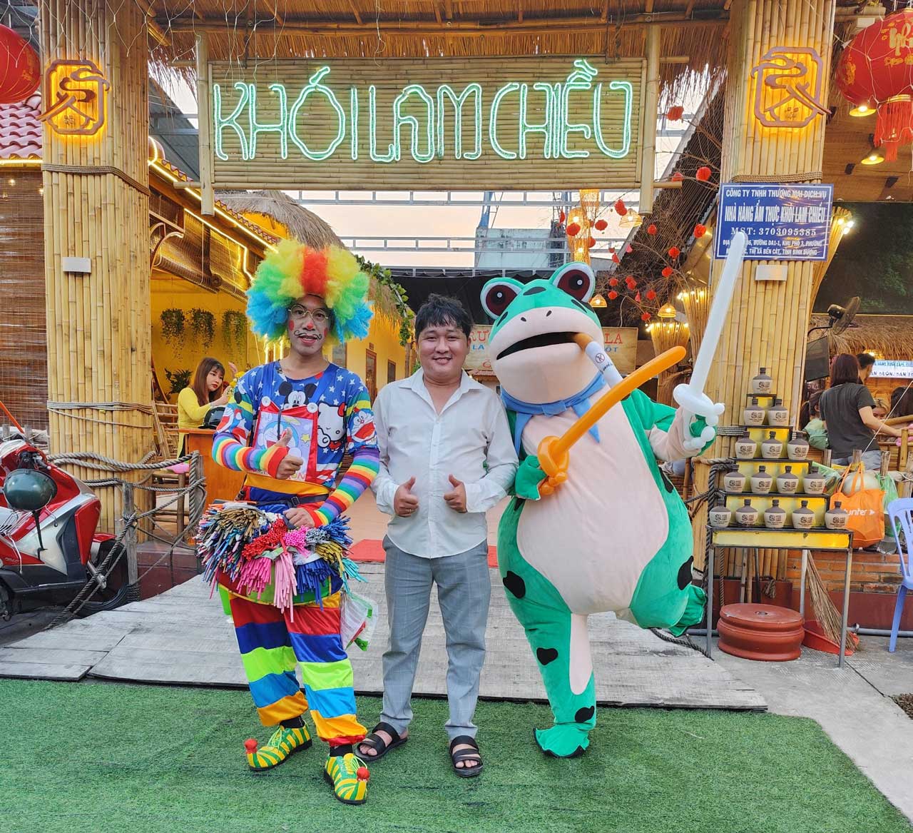 Mascot-ech-xanh-cho-thue-mascot-hoat-nao
