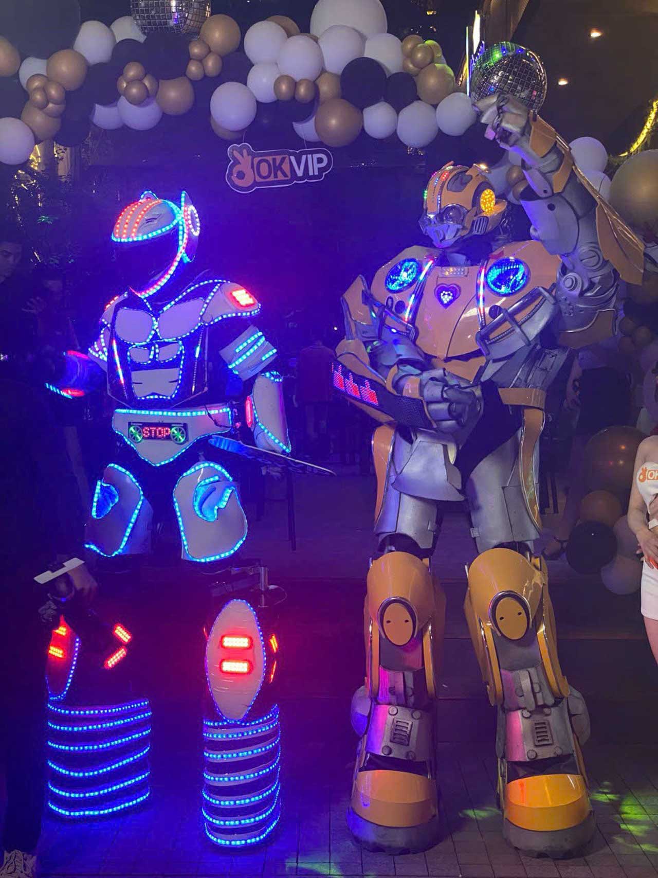 robot-khong-lo-bieu-dien-su-kien-ha-noi