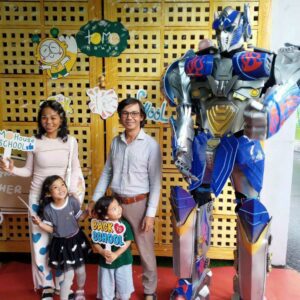 robot-khong-lo-bieu-dien-co-mau-xanh