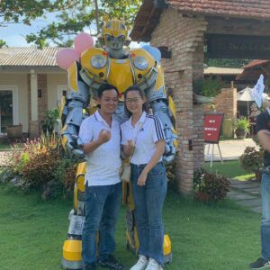 robot-khong-lo-bieu-dien-chup-hinh-luu-niem