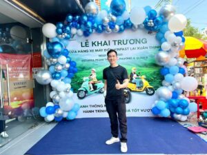 mau-trang-tri-backdrop-khai-truong