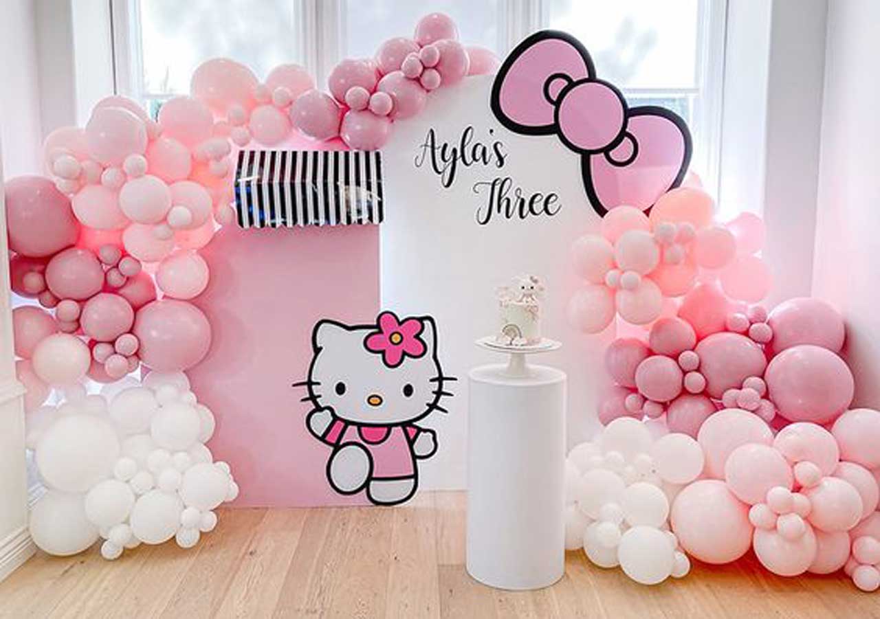 background-sinh-nhat-mau-hong-cho-be-gai-chu-de-hello-kitty