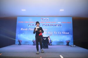 Ao-thuat-hai-saclo-co-nen-thue-ao-thuat-gia